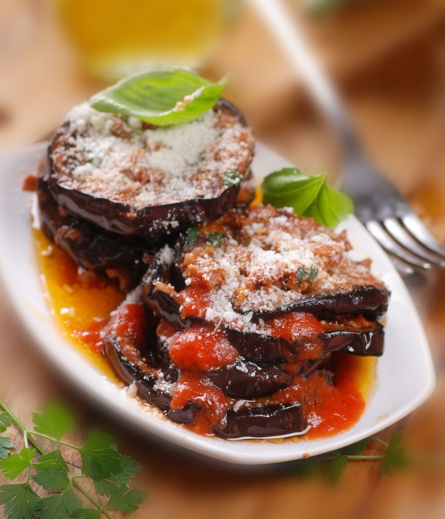 Parmigiana di Melanzane: Vegetarischer Genuss - adorano